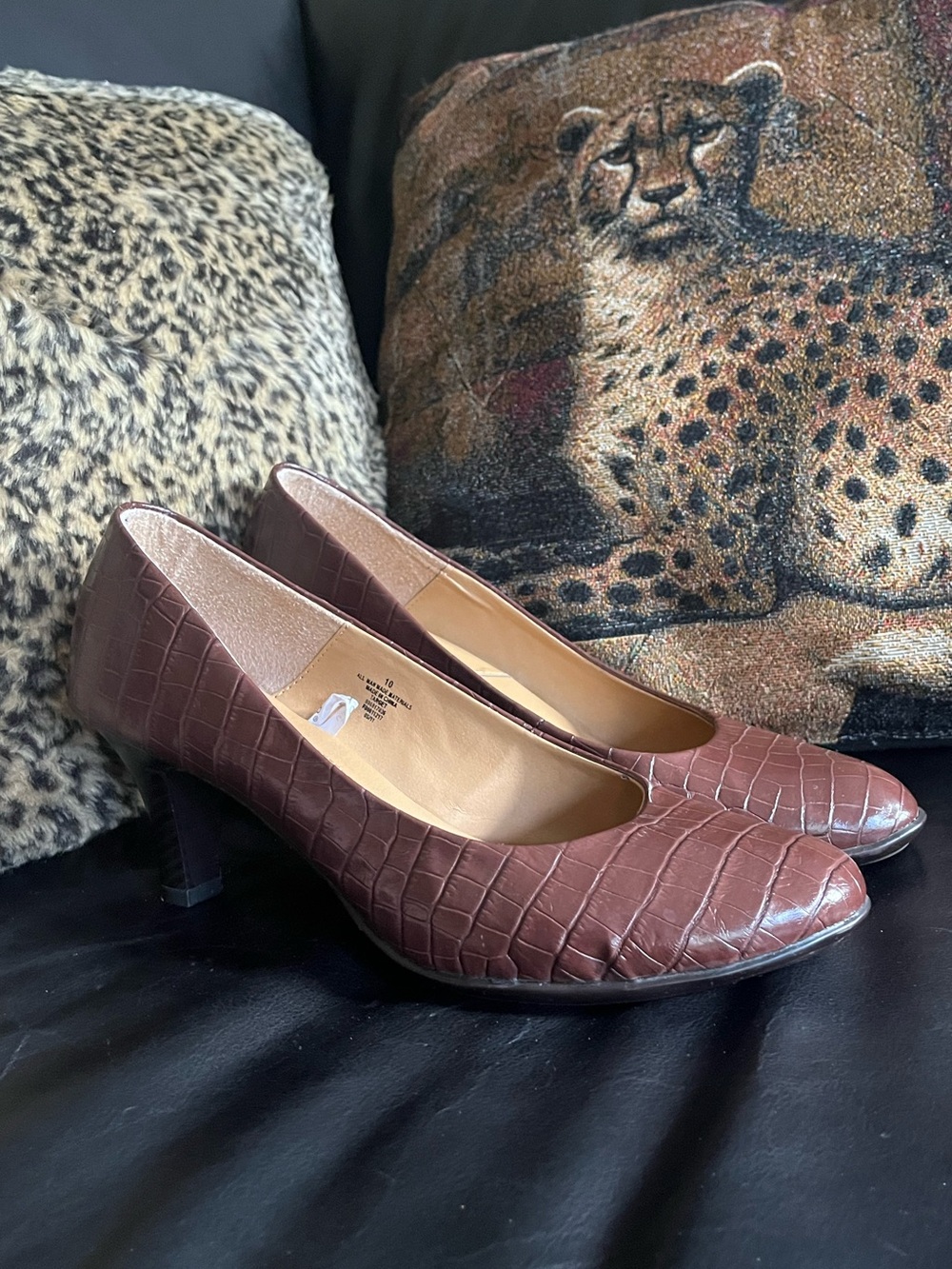 Merona Brown Croc-Embossed‎ Kitten Heels